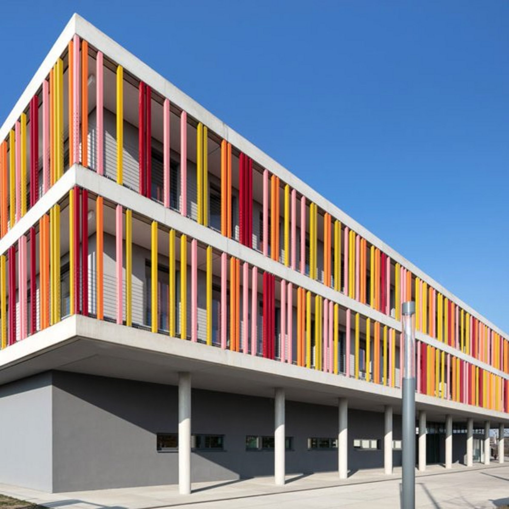 Blick auf Gebäude 2 "Lernen & Büro" der LFS