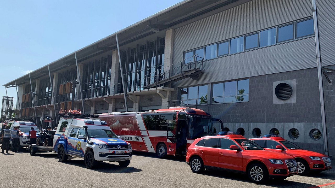 Fahrzeugaufstellung der Bergwacht Schwarzwald und der Führungsunterstützung der Berufsfeuerwehren Baden-Württemberg