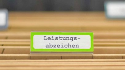 Hängeregister mit der Beschriftung Leistungsabzeichen