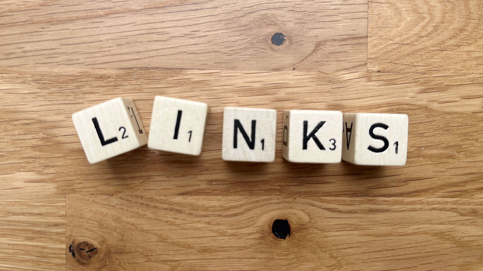 Buchstabenwürfel die das Wort Links ergeben