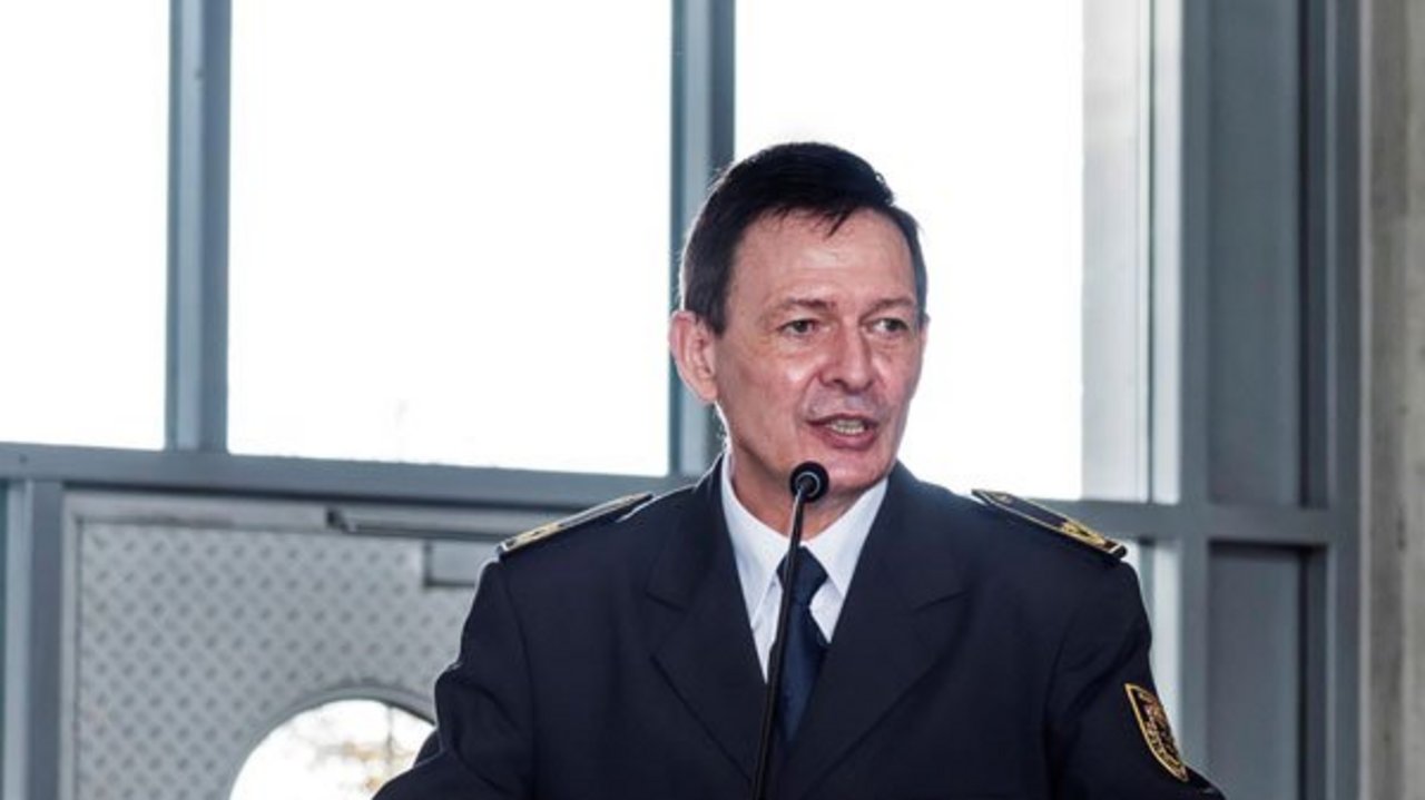 Frieder Lieb bei einer Ansprache am Rednerpult