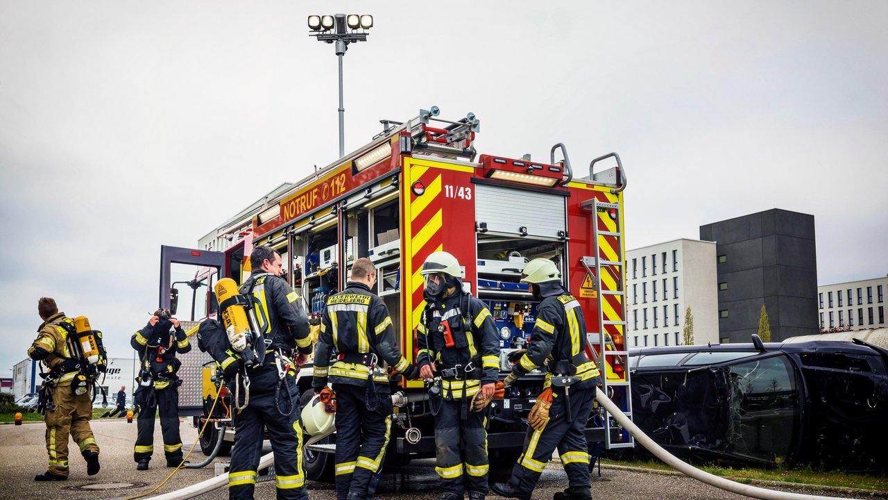 Einsatzkräfte am LF