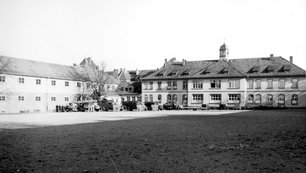 Die Hauptgebäude der LFS damals in der Kasernenstraße 