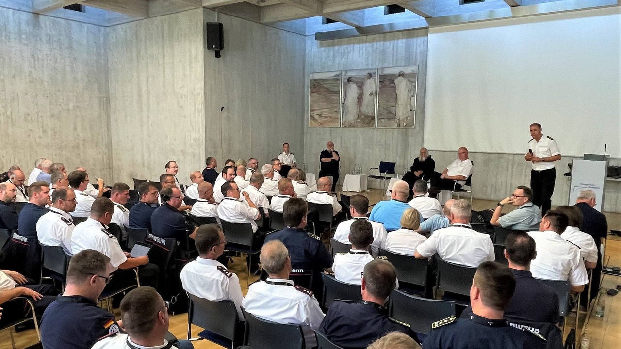 Podiumsdiskussion mit den Referenten beim Präsenzseminar der Akademie