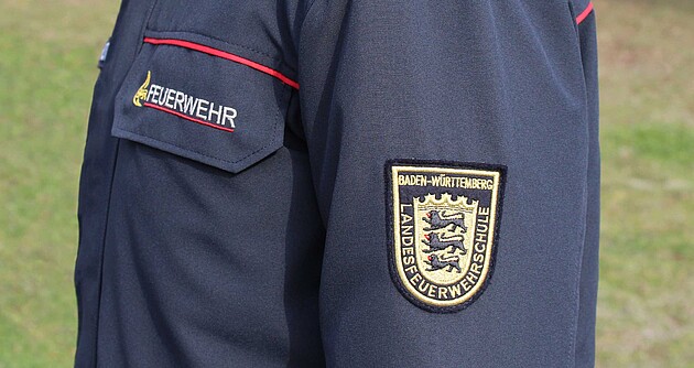 Feuerwehr-Uniformjacke mit Aufnäher der LFS
