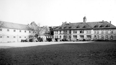 Die Hauptgebäude der LFS damals in der Kasernenstraße 