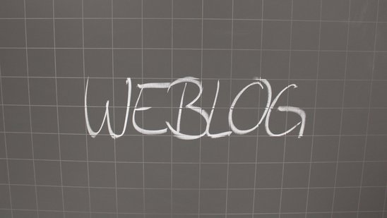 Symbolbild für weblog: Das Wort weblog auf einer Tafel