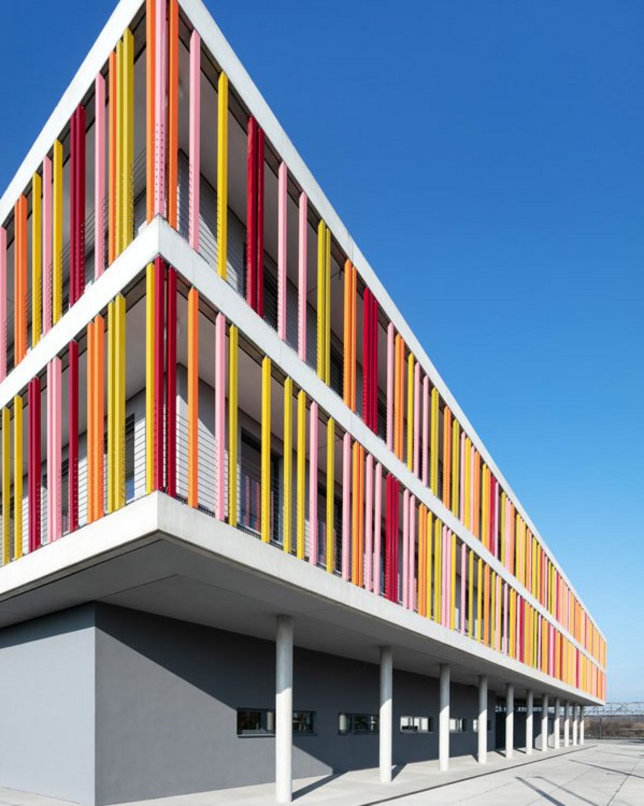 Blick auf Gebäude 2 "Lernen & Büro" der LFS