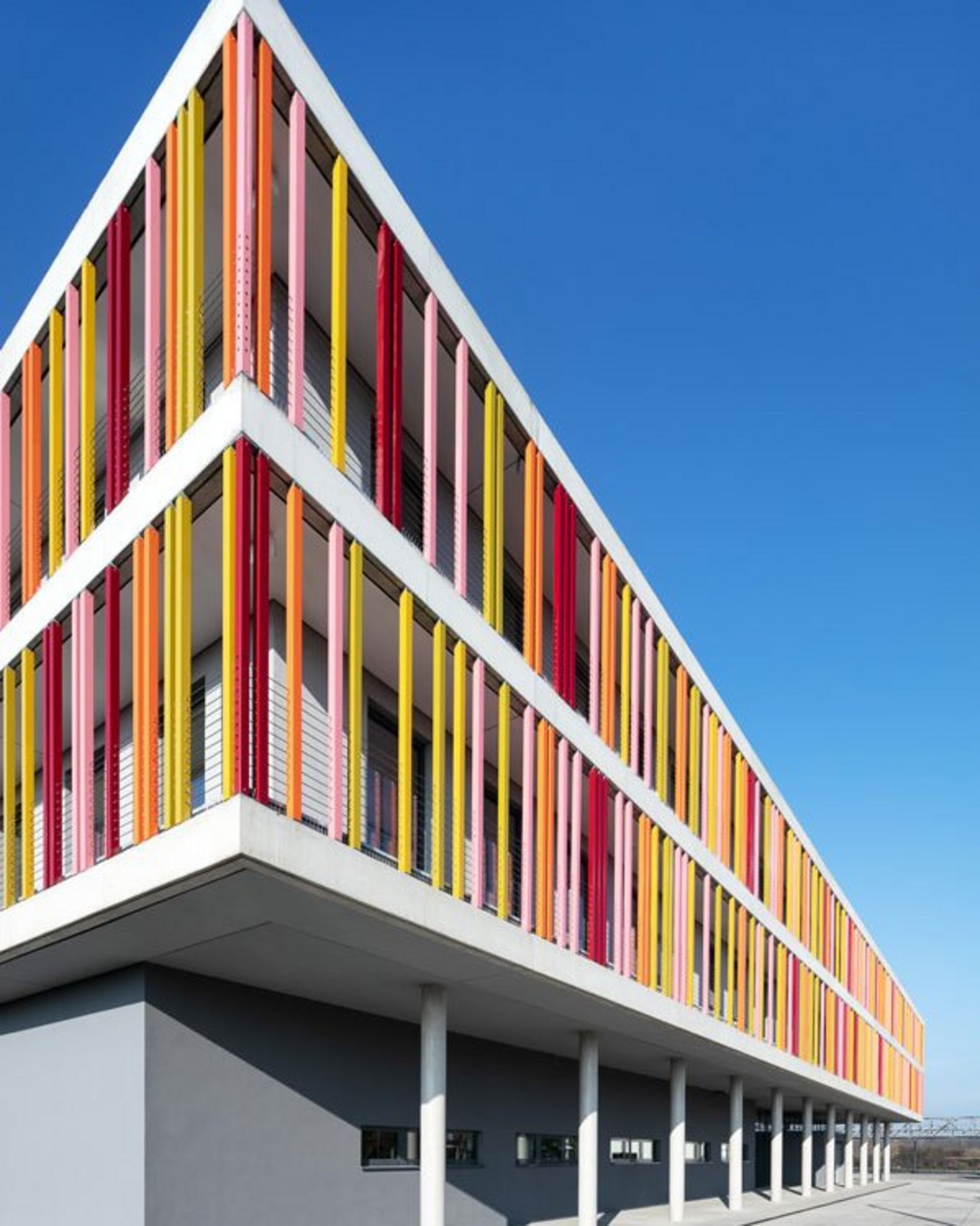 Blick auf Gebäude 2 "Lernen & Büro" der LFS